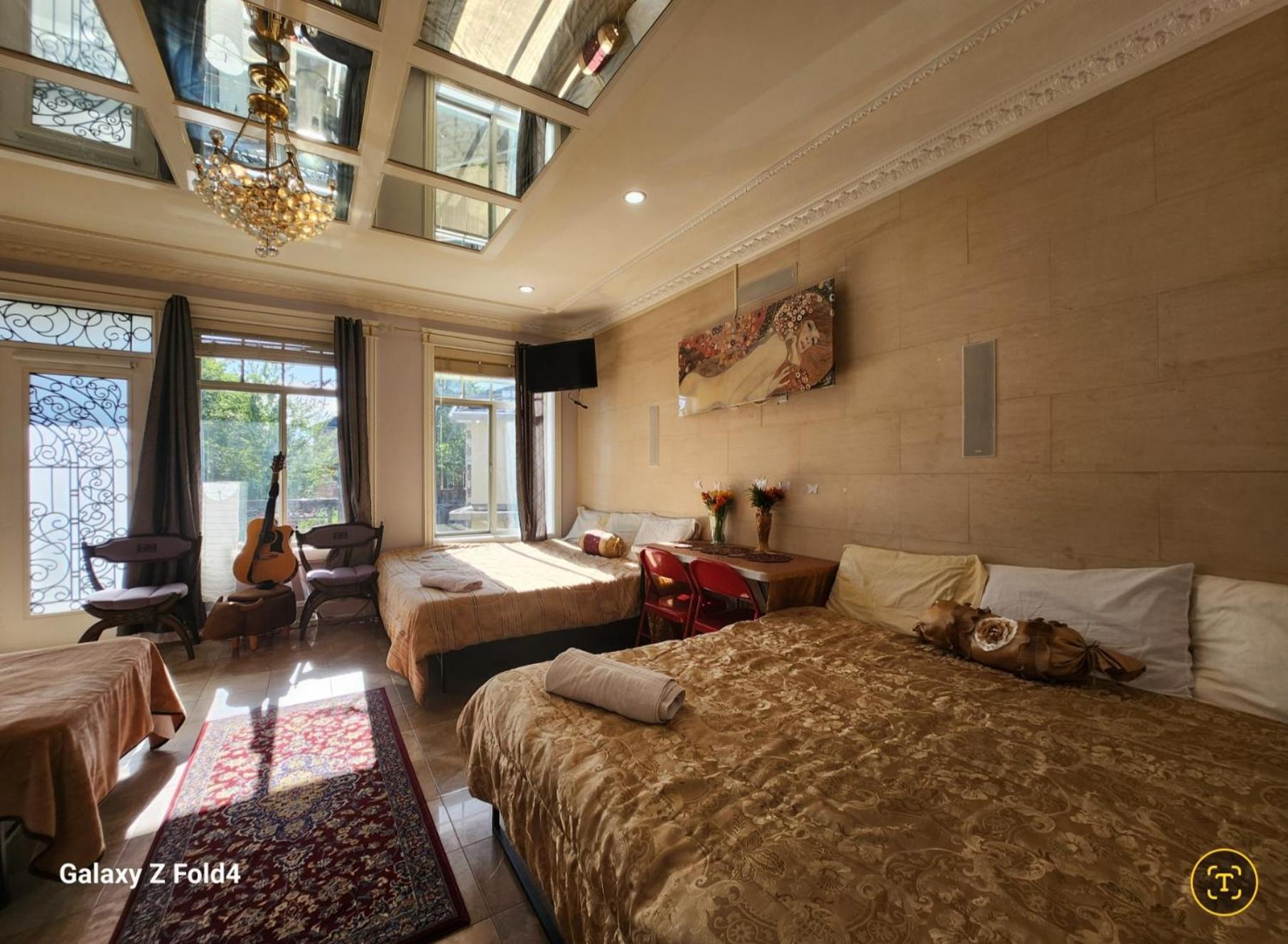 Empress Madani Palace Ξενοδοχείο Σάρρεϋ Εξωτερικό φωτογραφία